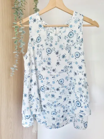 Débardeur blanc fluide et motif fleuri
