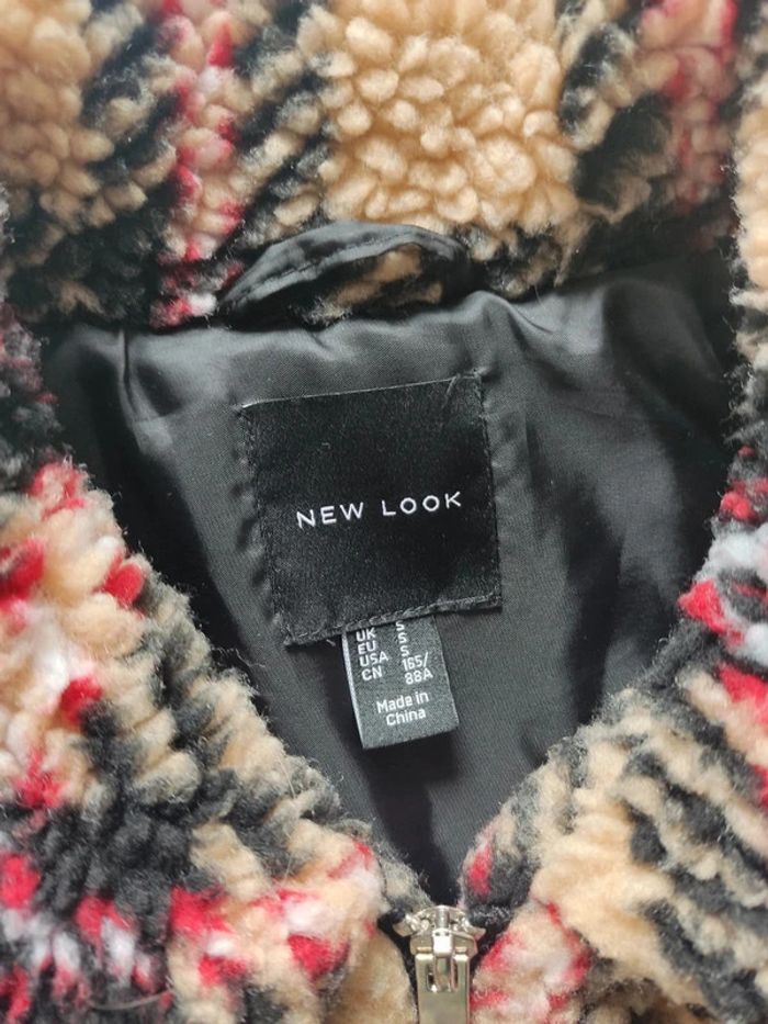 Bomber manches longues sherpa bouclette à carreaux noir beige rouge blanc taille S New Look - photo numéro 8