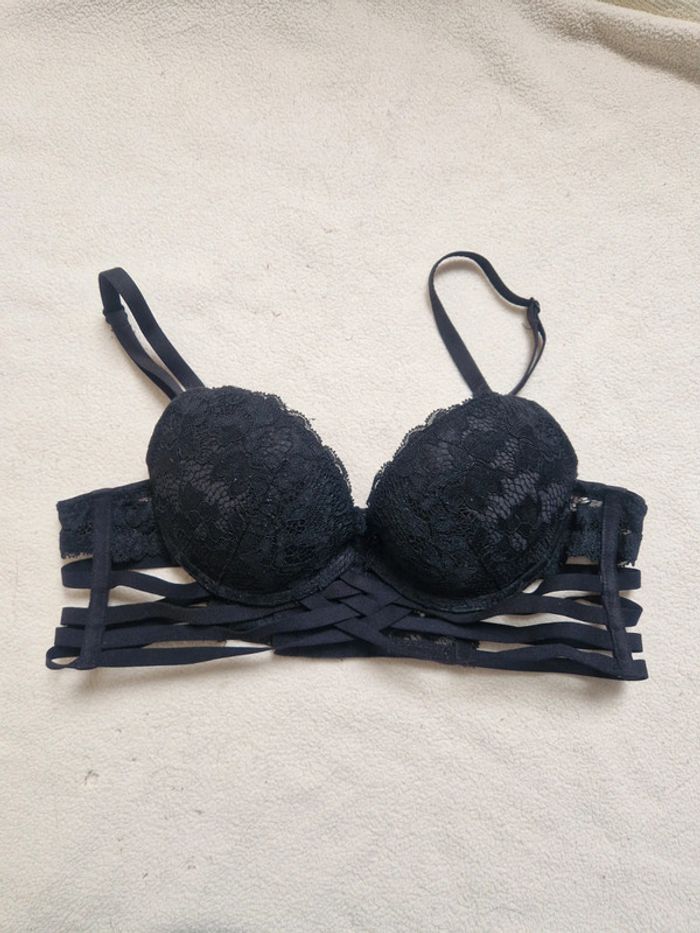 Jolie soutien-gorge noir en dentelle undiz taille 85A
