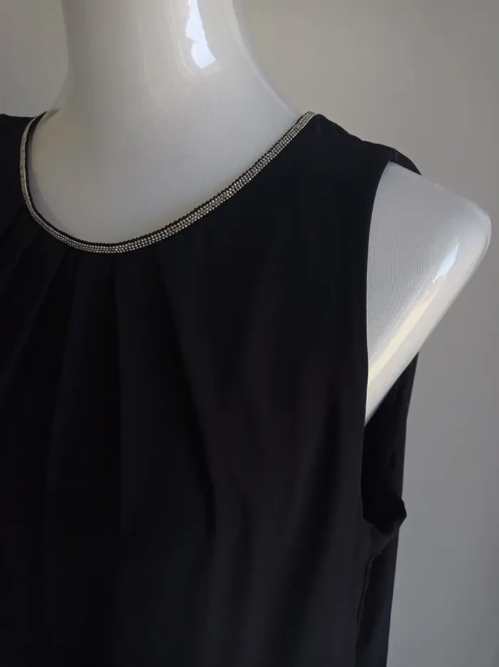 Robe noire habillée avec effet collier argenté petites boules au col H&M - photo numéro 3