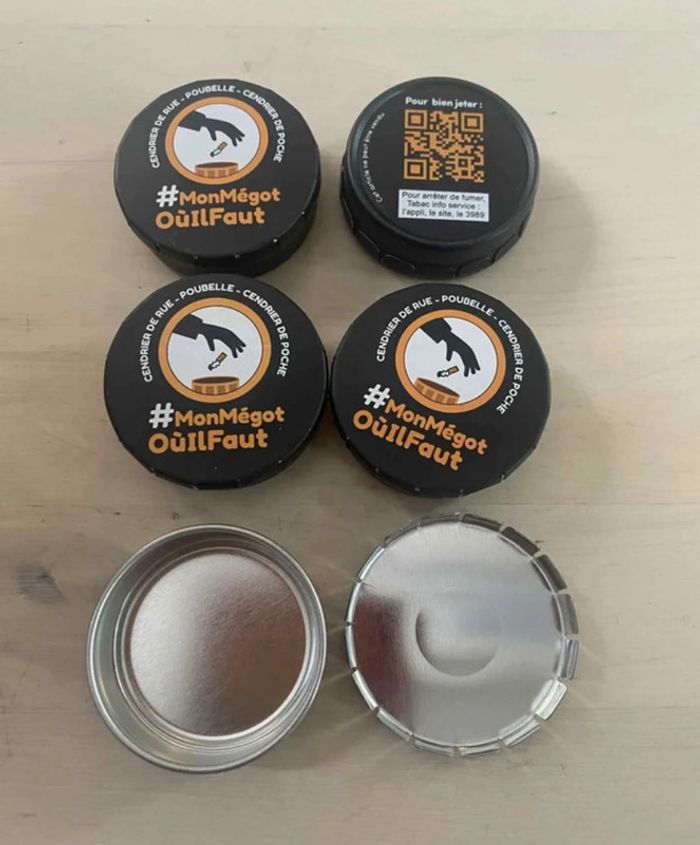 Lot boîtes à mégots / cendriers de poche