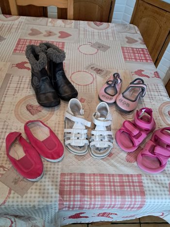 Lot de chaussures 25