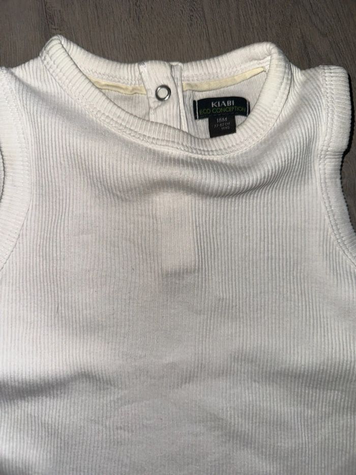 T-shirt sans manche et short - photo numéro 3