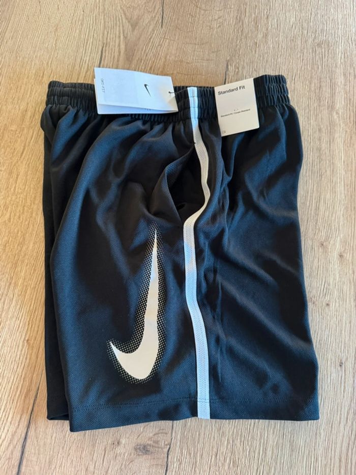 Short Nike dri-fit taille M 10-11 + ans neuf avec étiquettes - photo numéro 15