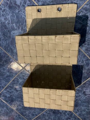 Petite étagère à maquillage