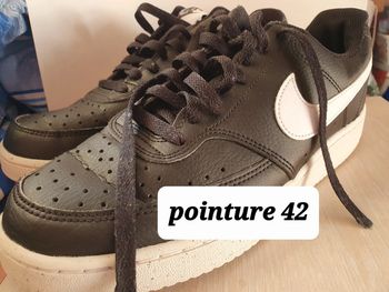 Baskets noires Nike p 42
