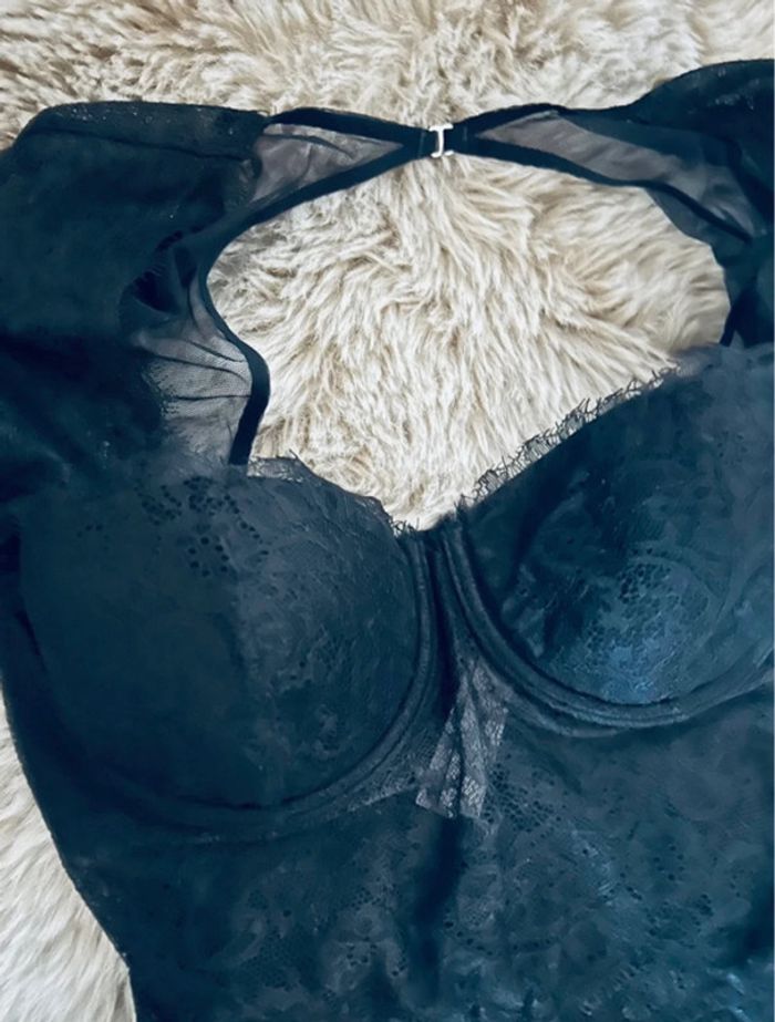 Sublime body dentelle charme push up Victoria’s secret - photo numéro 3