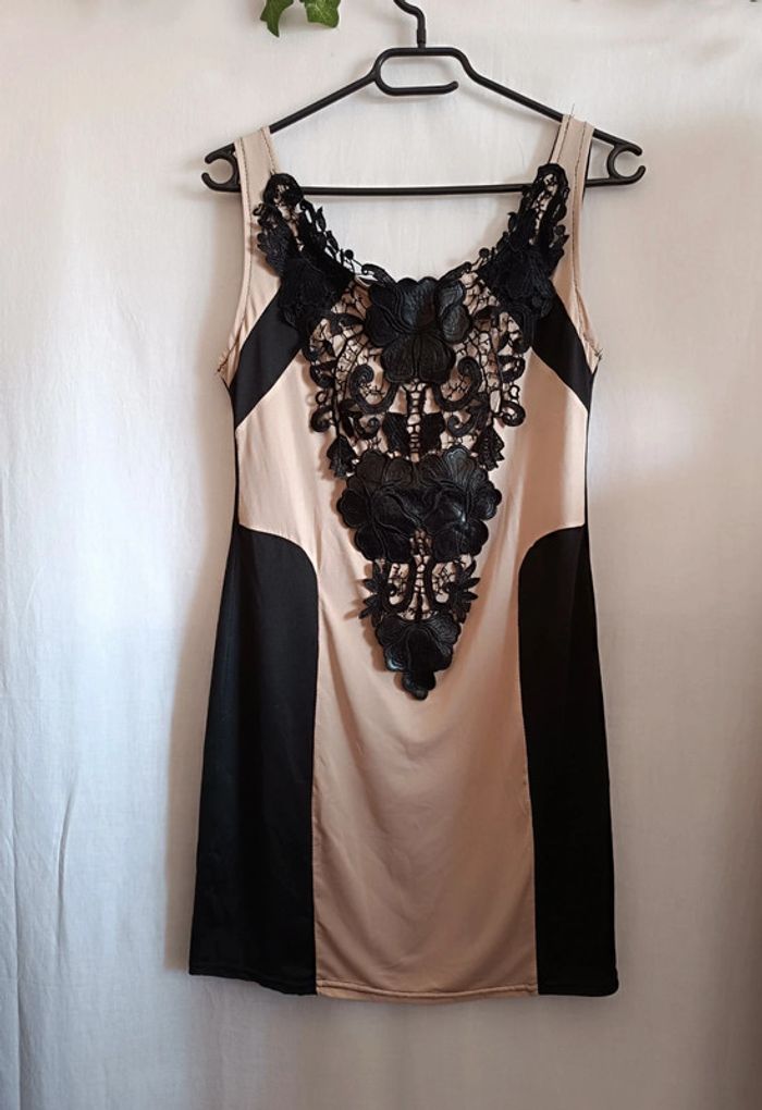 Robe sans manche à dentelle T. M