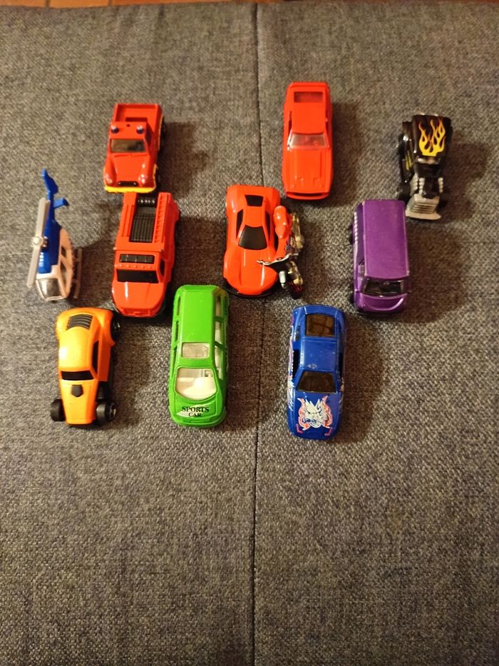 Lot de petites voitures