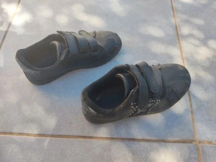 Baskets noires taille 30 - photo numéro 3