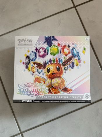 Pokémon Coffret Dresseur d’Élite ETB Évolutions Prismatiques FR (EV8.5)