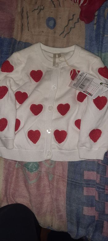 Gilet taille 6 mois neuf avec étiquette