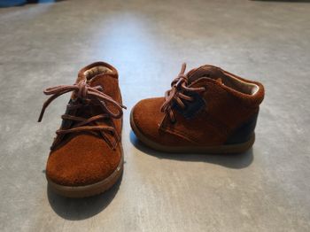 Chaussures taille 18.