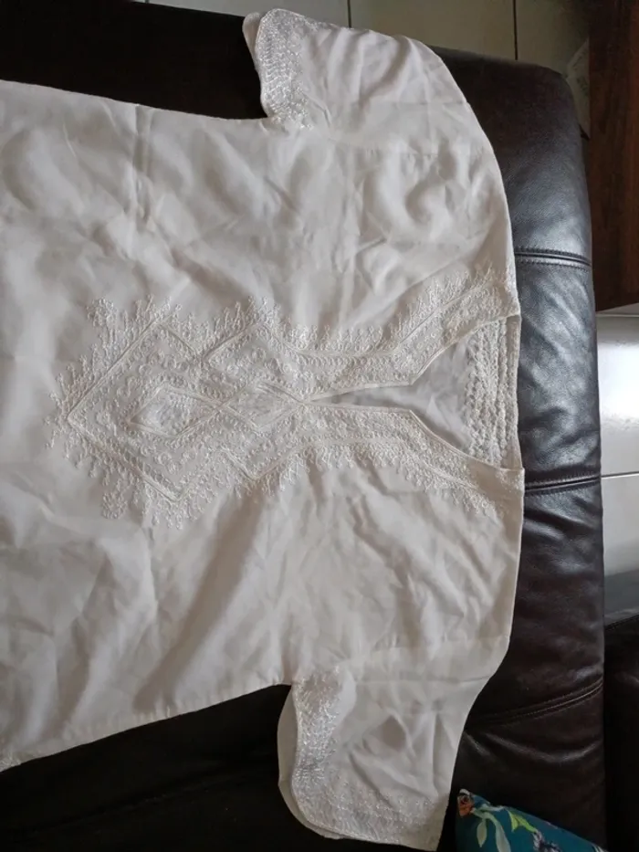 Blouse blanche brodée 36 38 - photo numéro 3