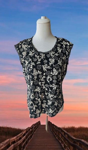 Tee shirt a motifs avec col en dentelle, Made in italy, taille 48