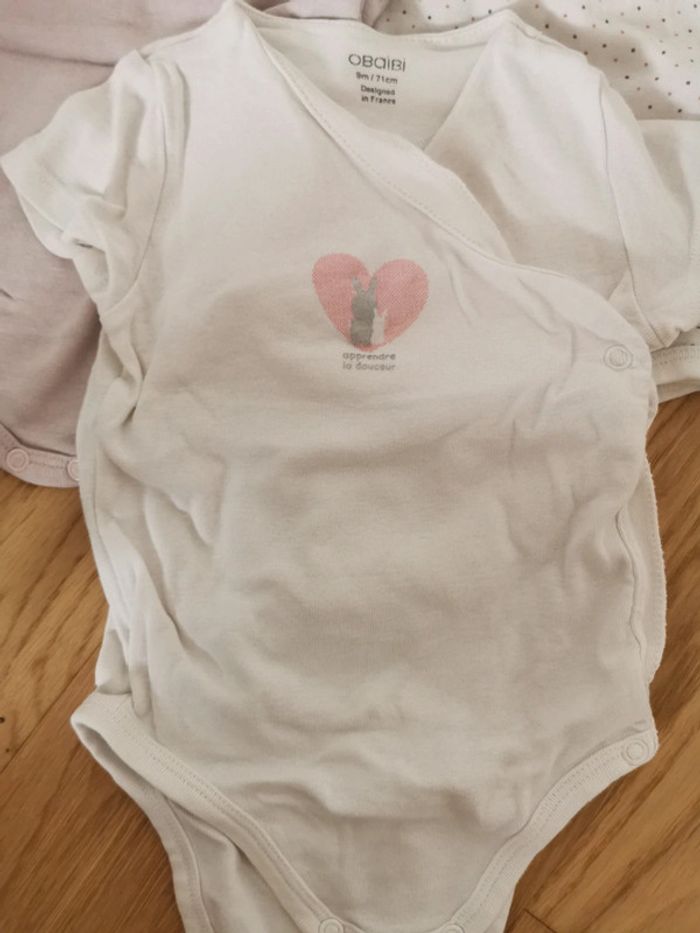 Lot de 4 bodies 9 mois - photo numéro 3