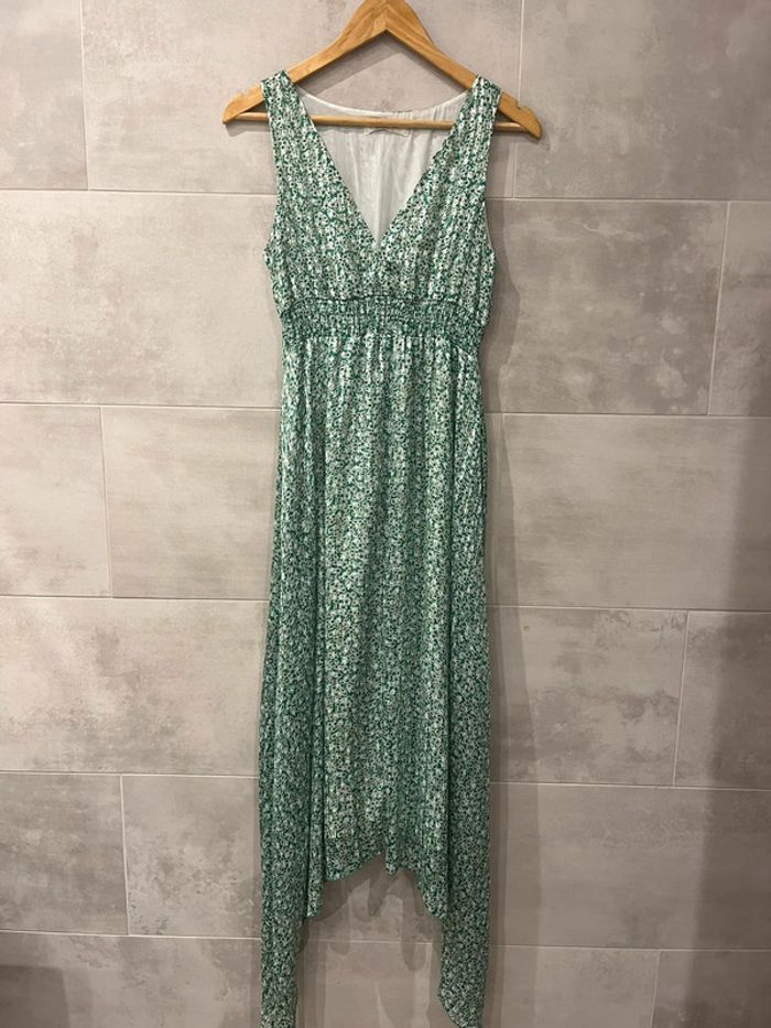 Robe fleurie asymétrique