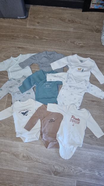 Lot de body bébé ML 1MOIS
