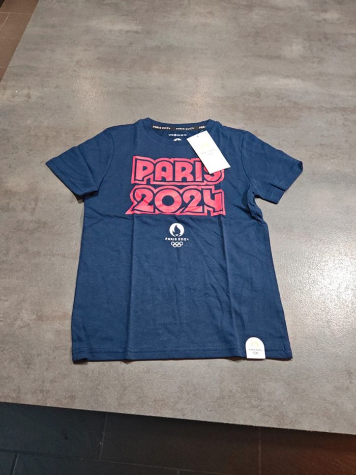 Tshirt 8 ans paris 2024