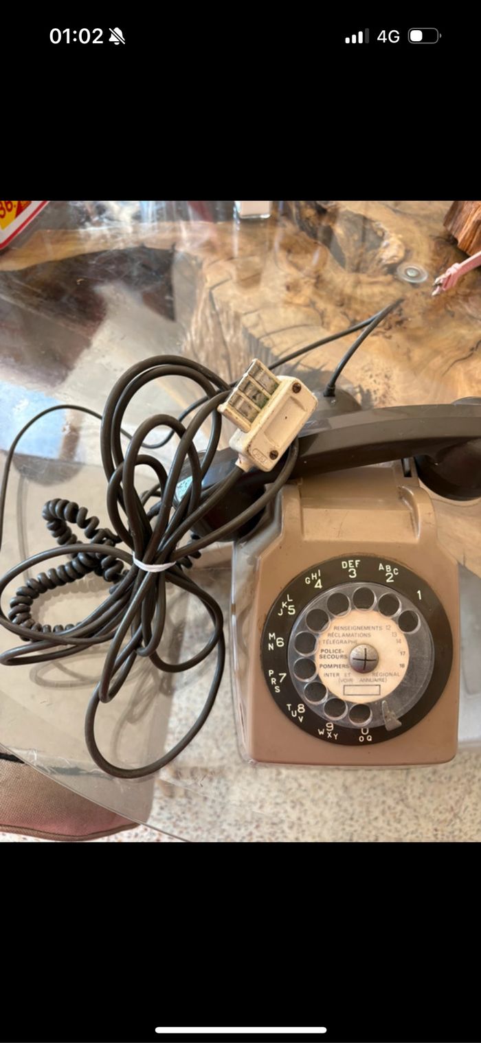 Téléphone à cadran rotatif - photo numéro 2