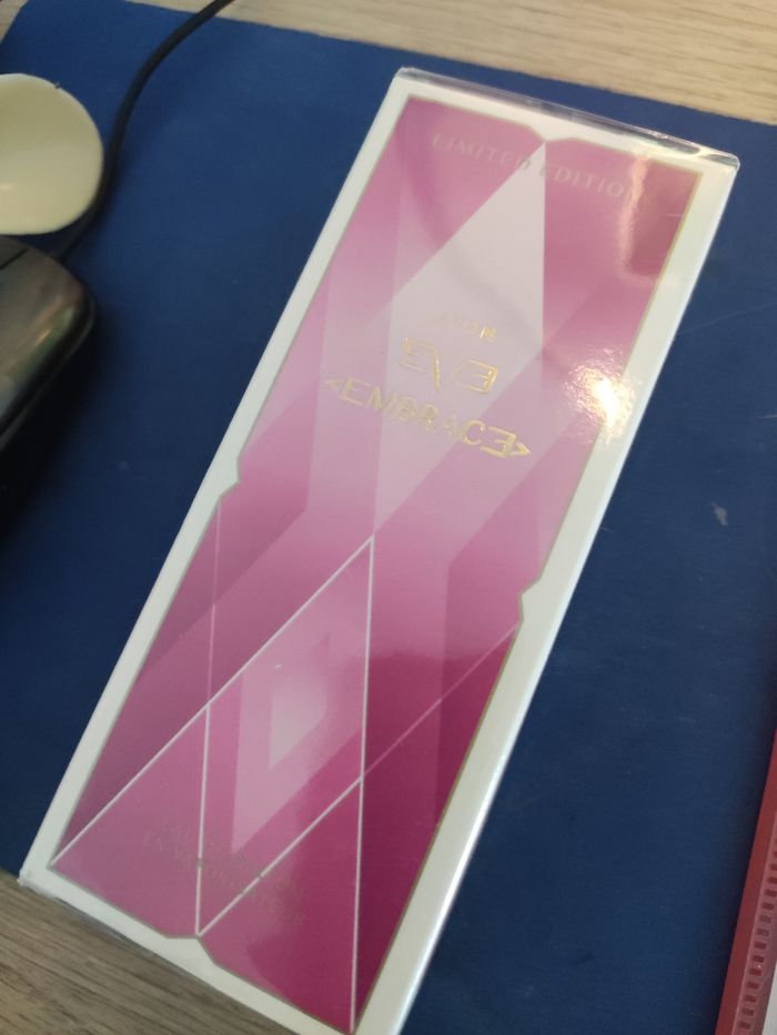 Eau de parfum "Eve Embrace" (Avon) - photo numéro 2