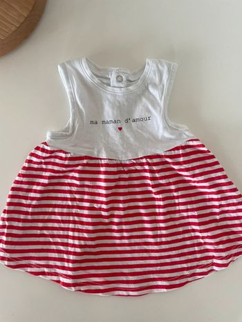 Robe bébé rouge et blanche