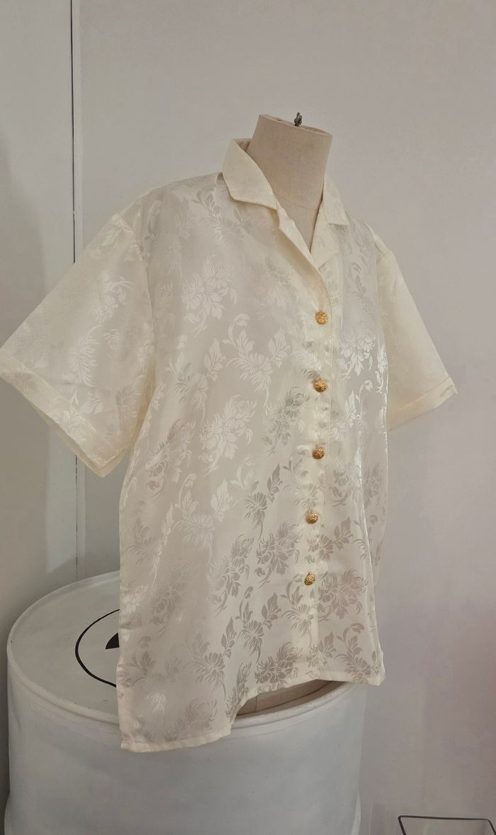 Chemisier satiné DAMART ivoire fleuri – effet soie, boutons dorés – T. L – comme neuf - photo numéro 3