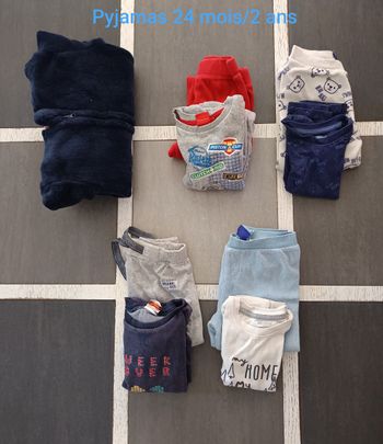 Lot pyjamas garçon 24mois/2ans