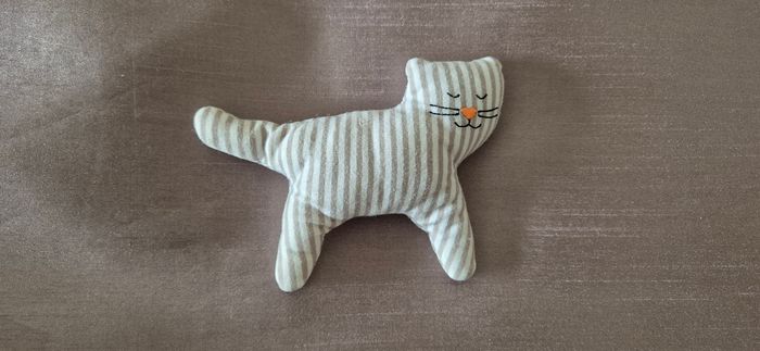 Doudou hochet tissu rayé gris blanc chat Ikea Leka - photo numéro 2