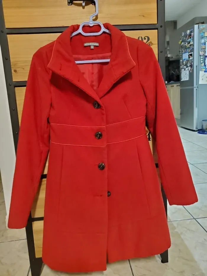 Veste rouge taille 36 très bon état