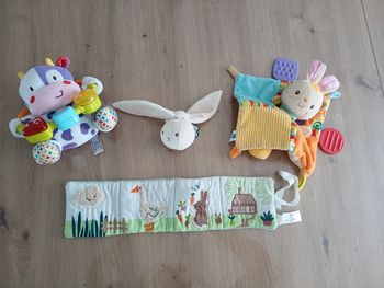 Lot jouets premiers âge éveil bébé