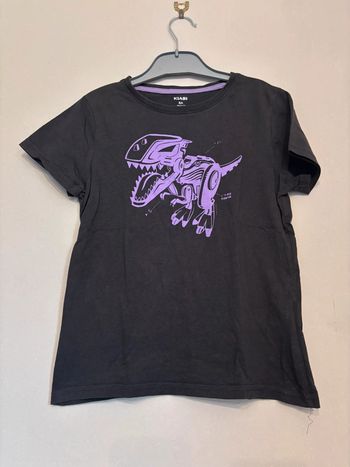 🌷T-shirt manche courte été kiabi 8 ans dinosaure🌷