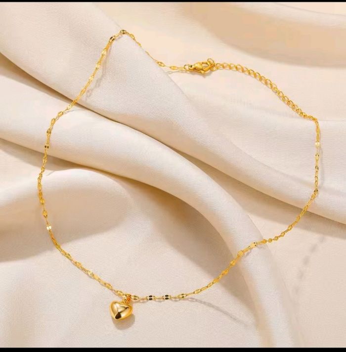 Collier avec pendentif - photo numéro 2