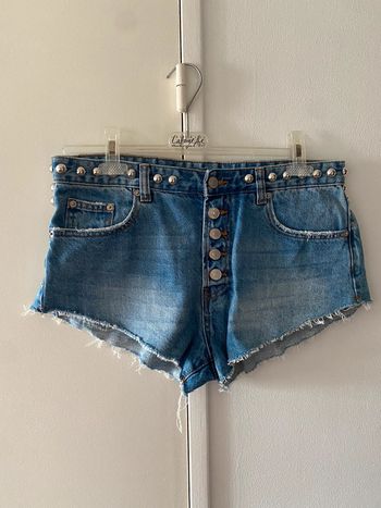 Short en jean clouté