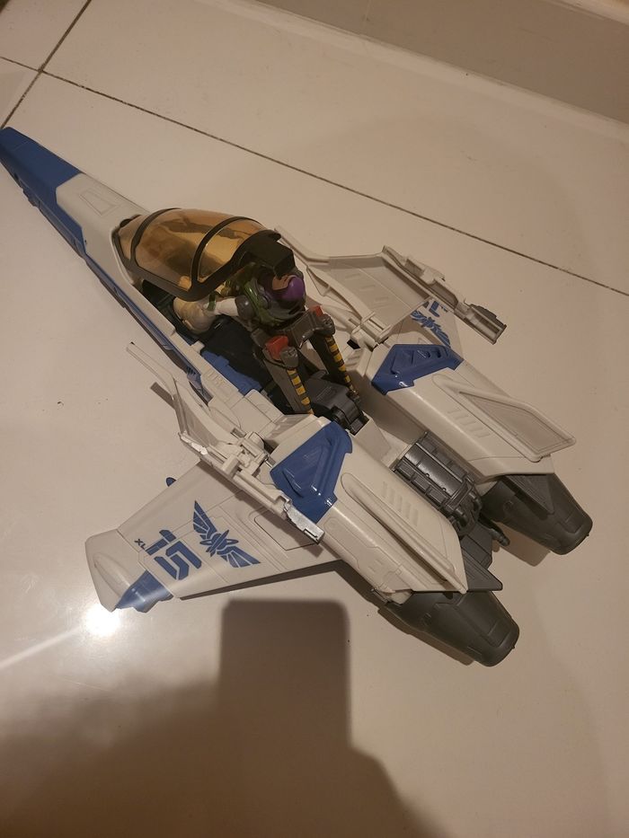 Grand vaisseau Buzz l’Éclair et figurine - photo numéro 5