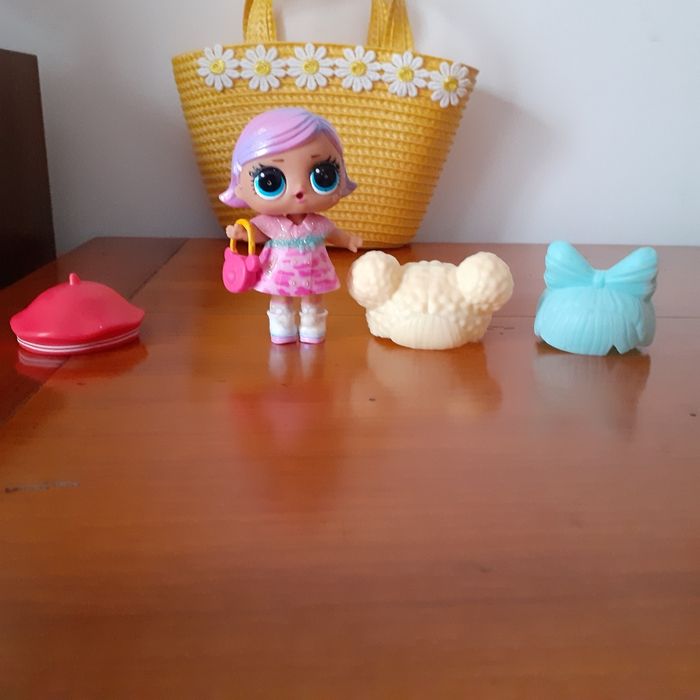 Figurine Poupée + 4 accessoires *L.O.L