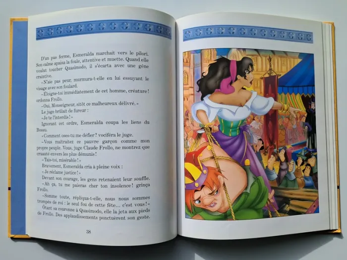 Livre Le Bossu de Notre-Dame de Walt Disney - photo numéro 3