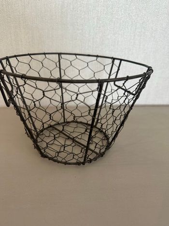 Corbeille grillagée