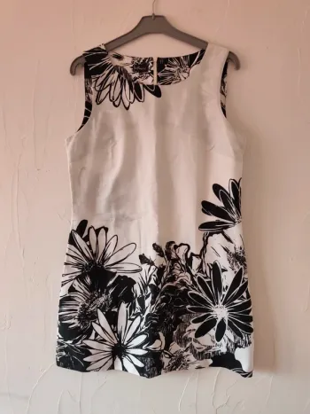 Magnifique robe influx noire et blanche taille 40