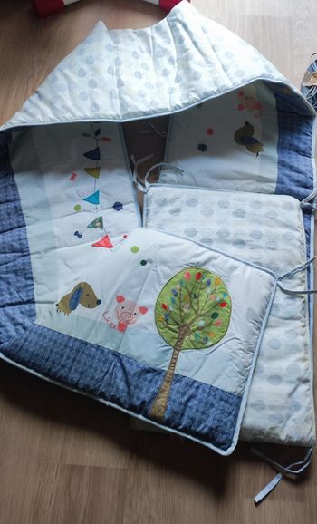 Grand tour de lit thème forêt Vert Baudet