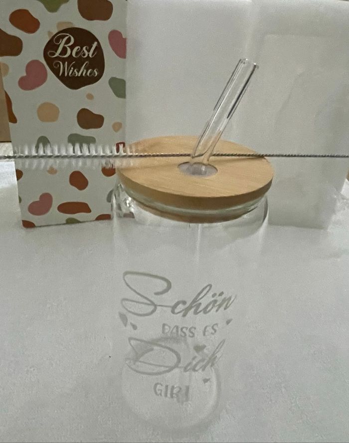 Verre couvercle et paille