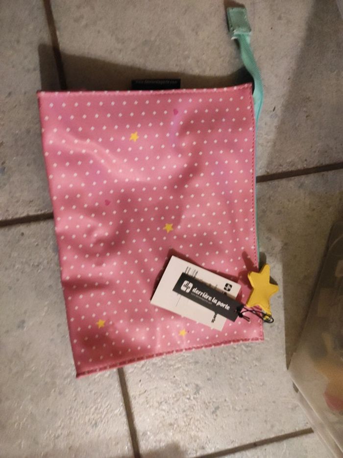 Trousse de toilette neuve - photo numéro 2