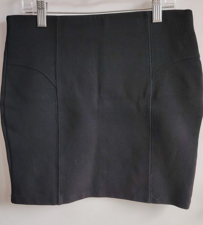 Jupe noire Stradivarius – Taille M (38/40 FR)