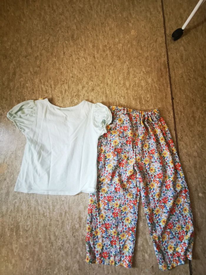 Pantalon et t-shirt - photo numéro 2
