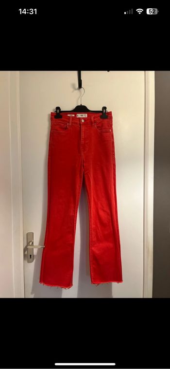 Jeans coupe cropped flare rouge Mango