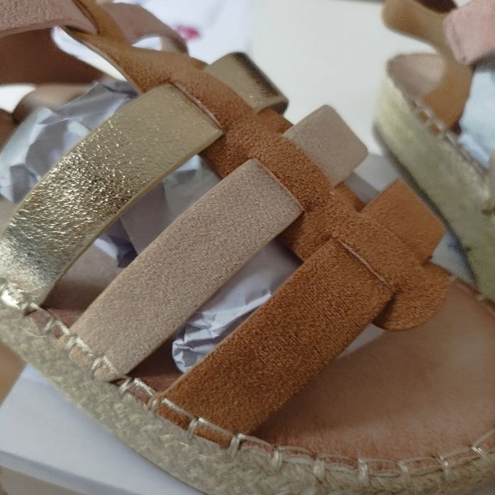 Magnifique espadrilles compensées dorés neuves - photo numéro 3