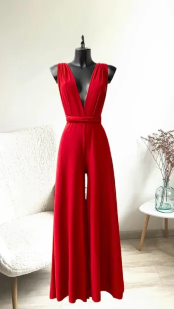 Superbe combinaison rouge positions multiples