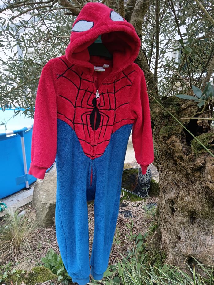 Grenouillère, sur pyjama Spiderman, 3 ans - photo numéro 2
