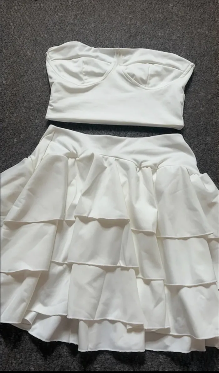 Ensemble blanc bustier & jupe à volants  – style Old Money, Pinterest & luxe minimaliste 🌟 - photo numéro 3