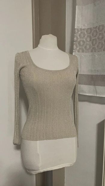 Haut beige à paillettes